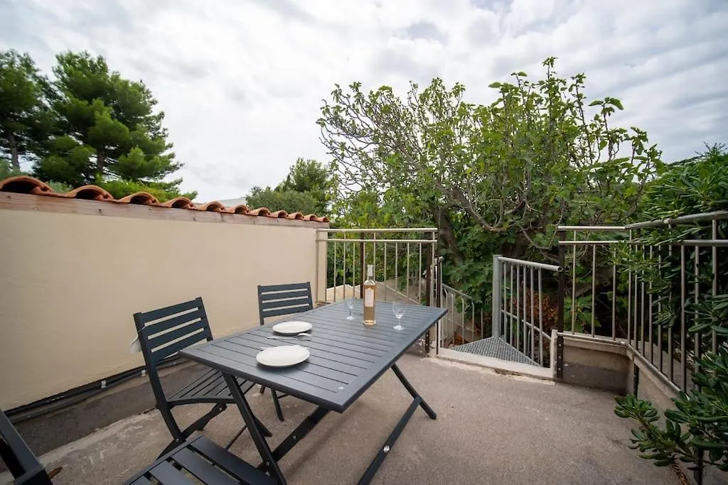 Appartement Le Jasmin Airconditioned Studio With Swimming Pool à Marseille France