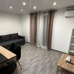 Appartement Superbe T3 Climatise Avec Balcon Parking Public Gratuit, Marseille
